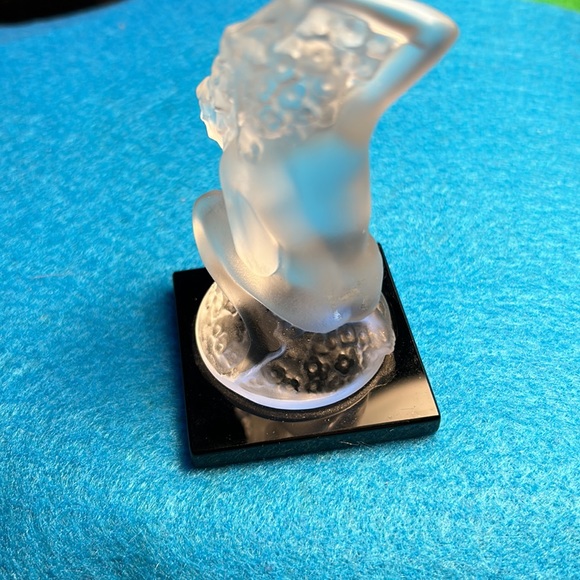 Crystal frosted Lalique nude woman sculpture - Picture 3 of 4